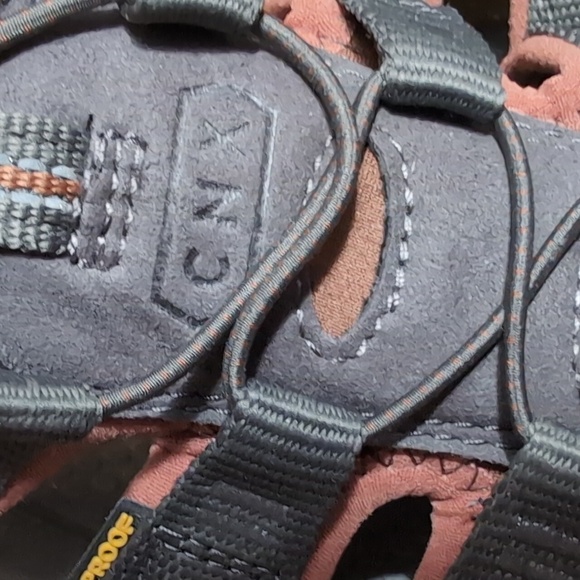 Keen Clearwater CNX Sandals • Size 9.5 • Raven / Tortoise Shell - Picture 8 of 16